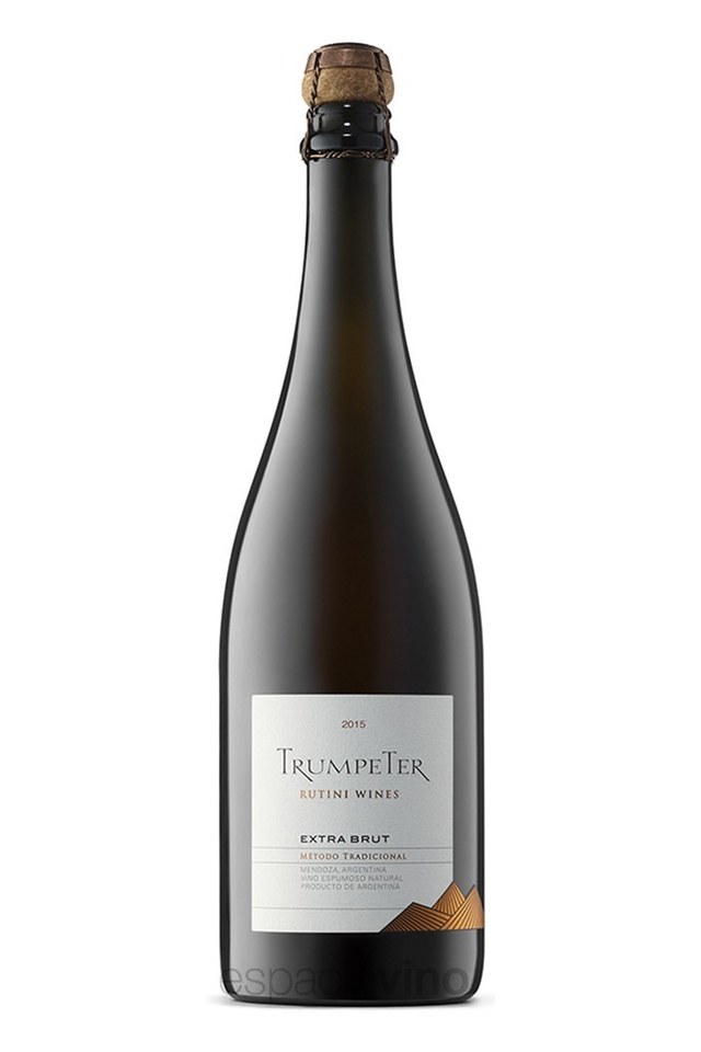 Botella de Trumpeter Chardonnay Extra Brut — Trumpeter